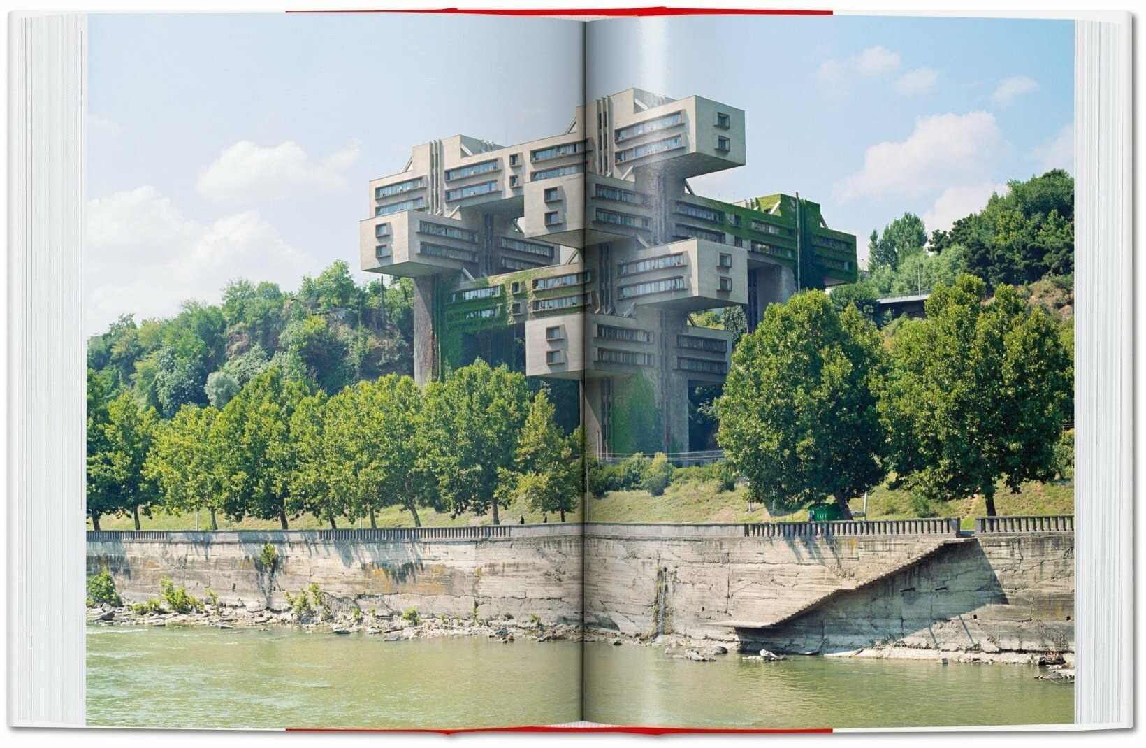 Frédéric Chaubin. CCCP. Cosmic Communist Constructions Frédéric Chaubin. CCCP. Cosmic Communist Constructions